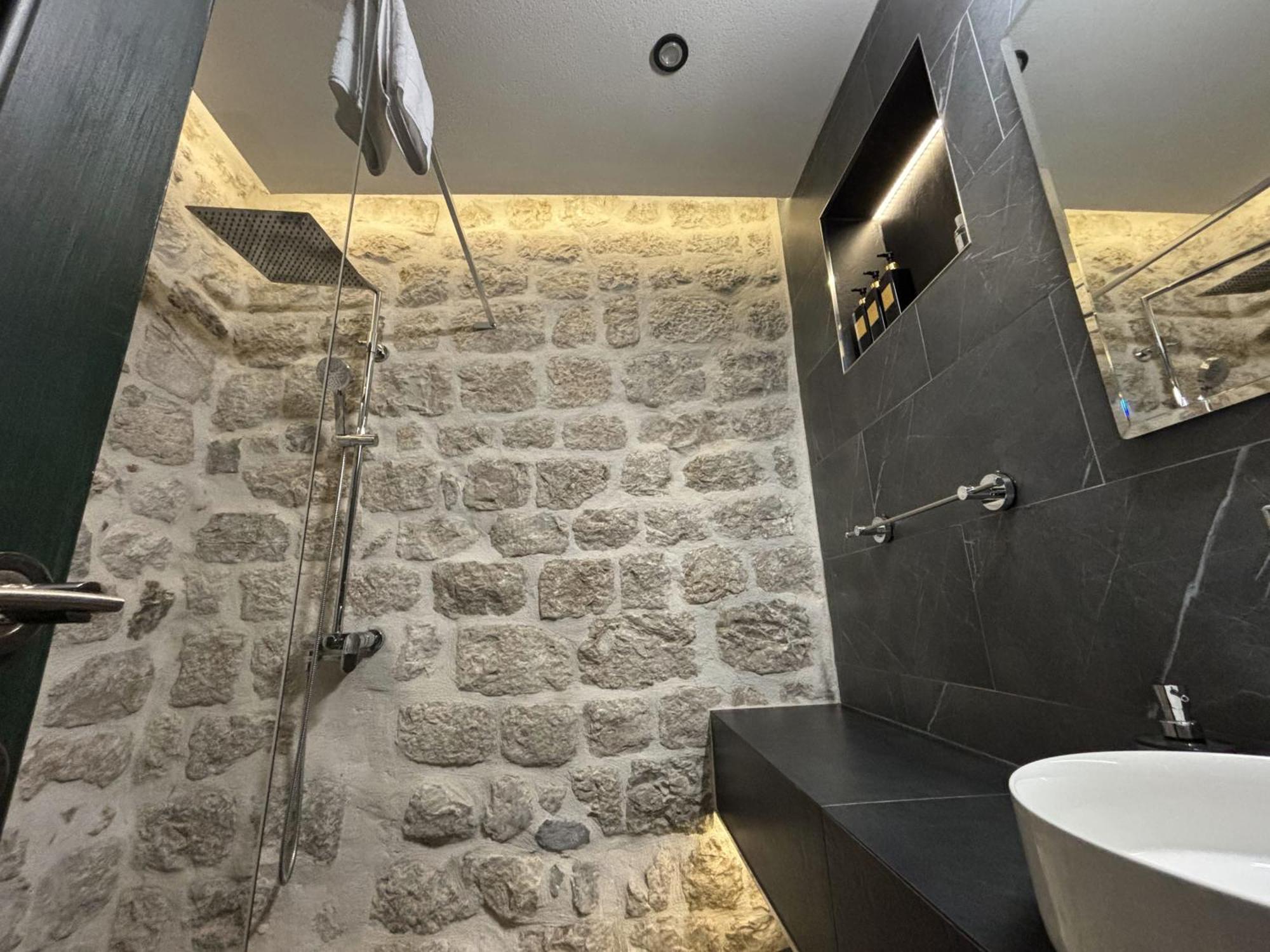Kazin Supreme Hotel Kotor Ngoại thất bức ảnh